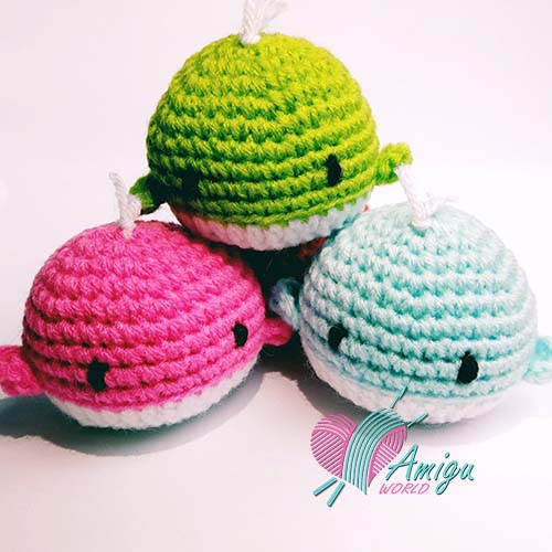 Dolphin amigurumi keychain – Thai Pattern