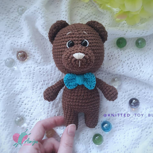 The bear with bow – Russian pattern