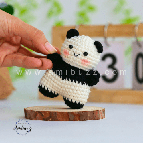 Panda bear free amigurumi crochet pattern
