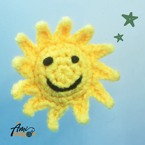 Sun keychain amigurumi free crochet pattern