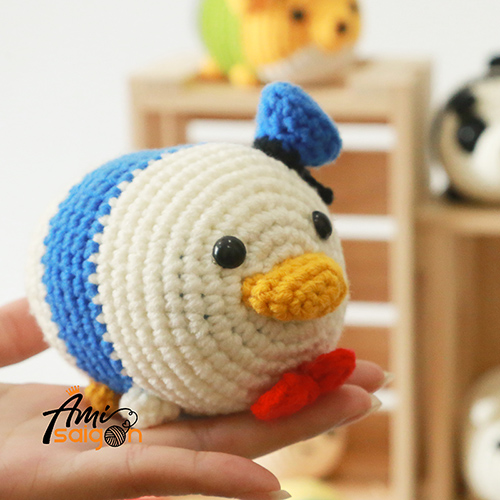 Vịt Donald Tsum Tsum bằng len chart móc miễn phí