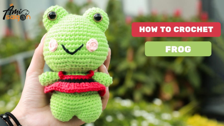 Amigurumi happy green frog in dress pattern