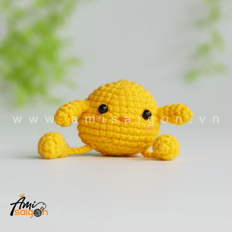 Amigurumi Chick Keychain Crochet pattern by AmiSaigon