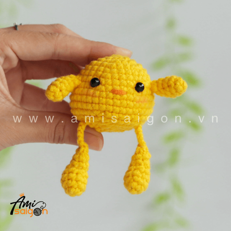 Amigurumi Chick Keychain Crochet pattern by AmiSaigon