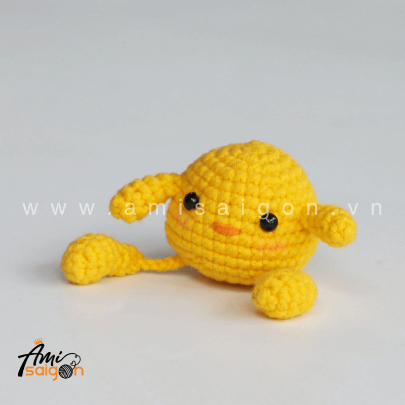Amigurumi Chick Keychain Crochet pattern by AmiSaigon