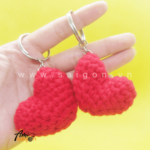 Crochet heart keychain amigurumi free pattern