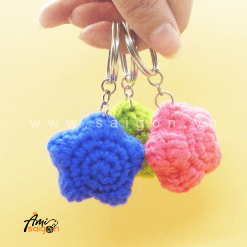 Crochet a star amigurumi for baby mobile Free pattern