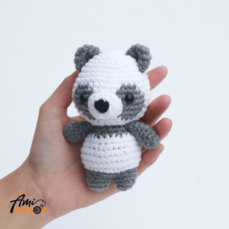Gấu trúc Panda bằng len amigurumi chart móc miễn phí (Ảnh: @amisaigonvn)