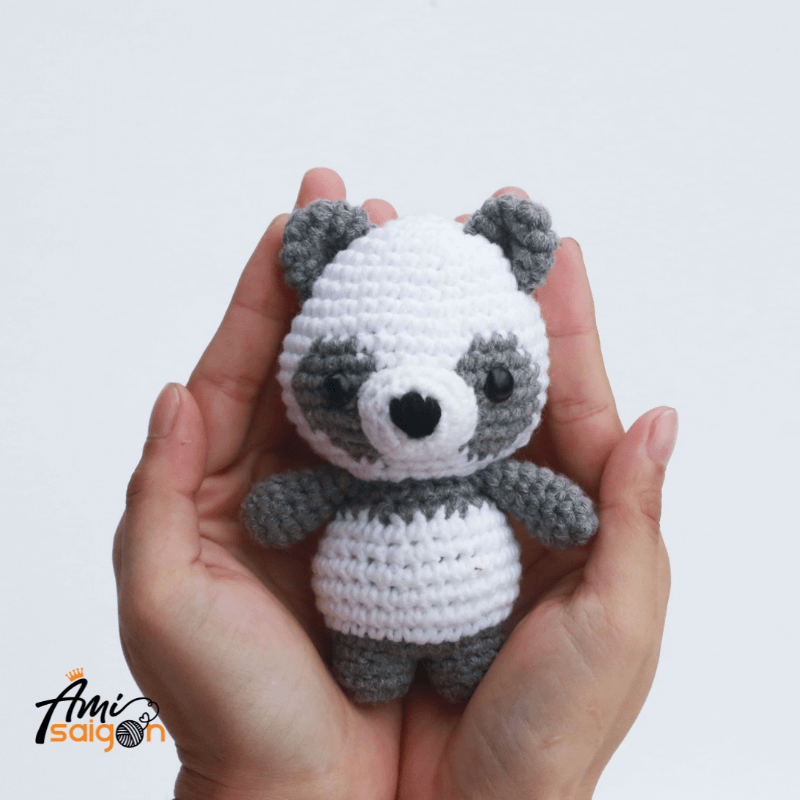 Gấu trúc Panda bằng len amigurumi chart móc miễn phí (Ảnh: @amisaigonvn)