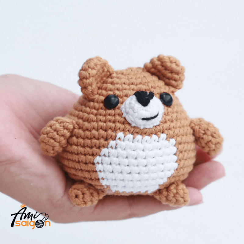 Chú gấu Teddy bằng len amigurumi - Chart móc miễn phí (Ảnh: @amisaigonvn)