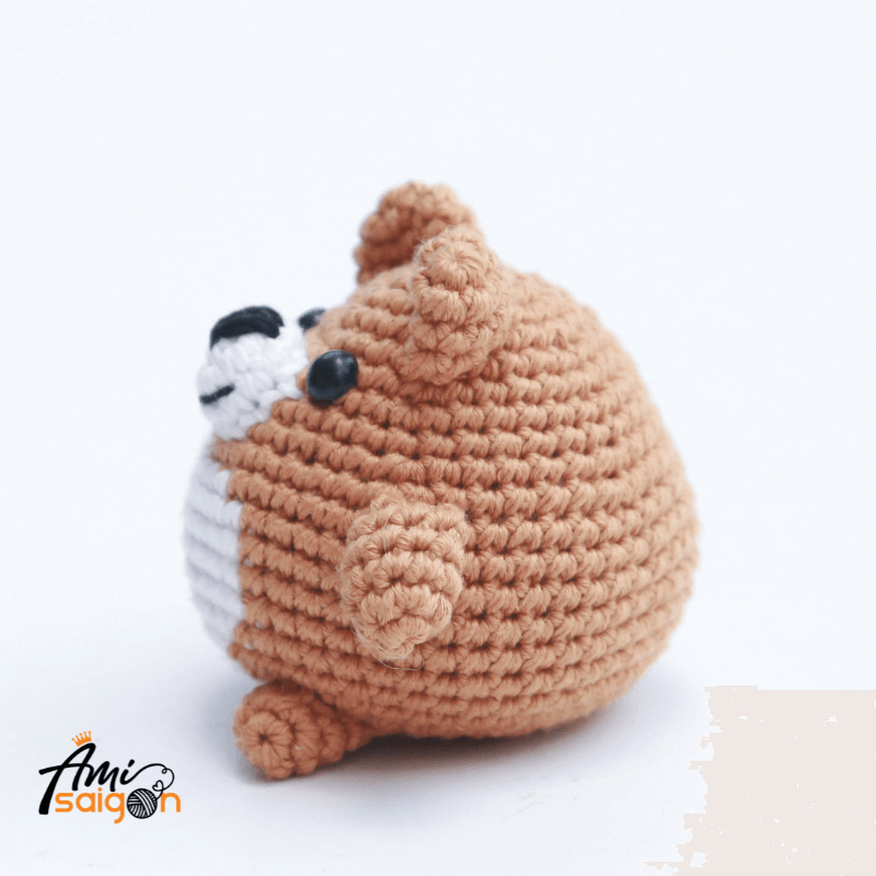 Chú gấu Teddy bằng len amigurumi - Chart móc miễn phí (Ảnh: @amisaigonvn)