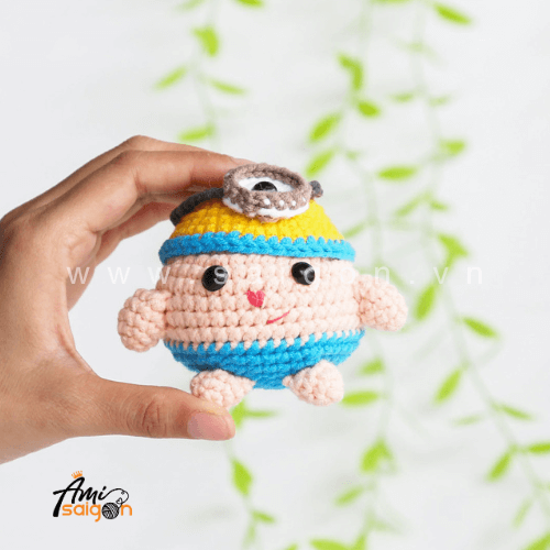 Amigurumi chubby Minion keychain free crochet pattern