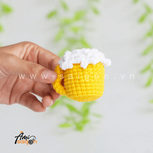 Amigurumi Beer mug keychain Free crochet pattern
