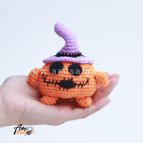 Chart móc len Bí đỏ Halloween siêu cute miễn phí