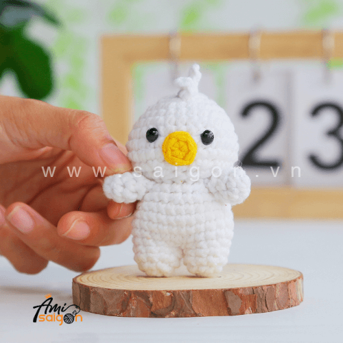 Cute chicken amigurumi keychain – Free and Easy pattern