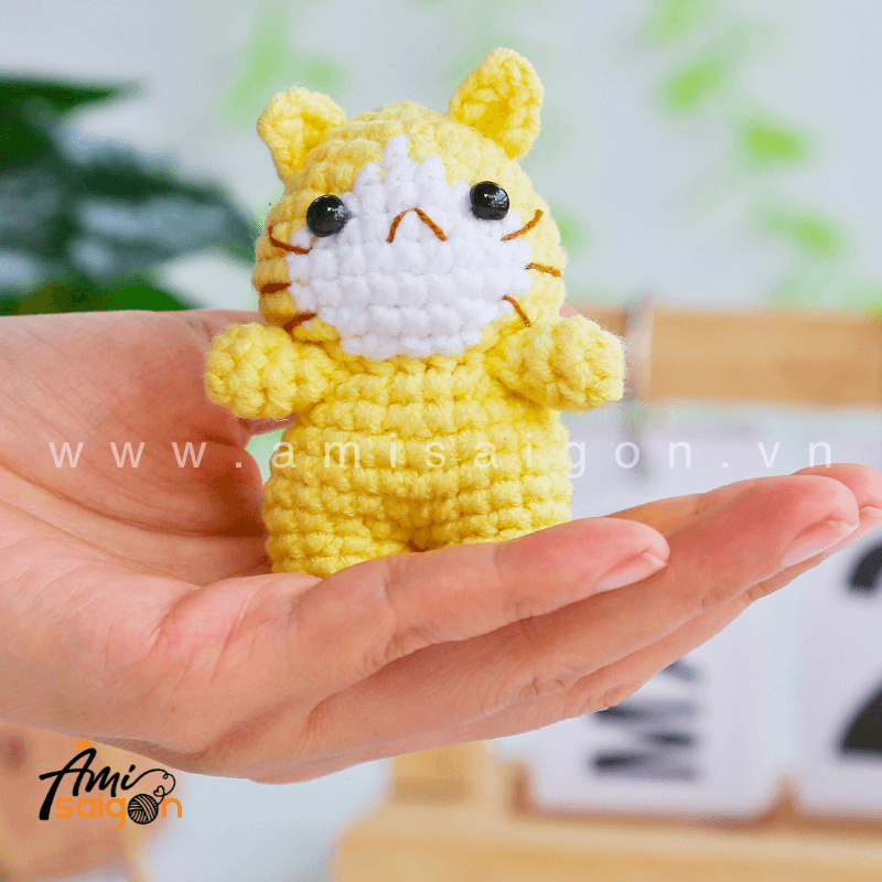 Tiny Amigurumi Cat - Free Crochet pattern by AmiSaigon
