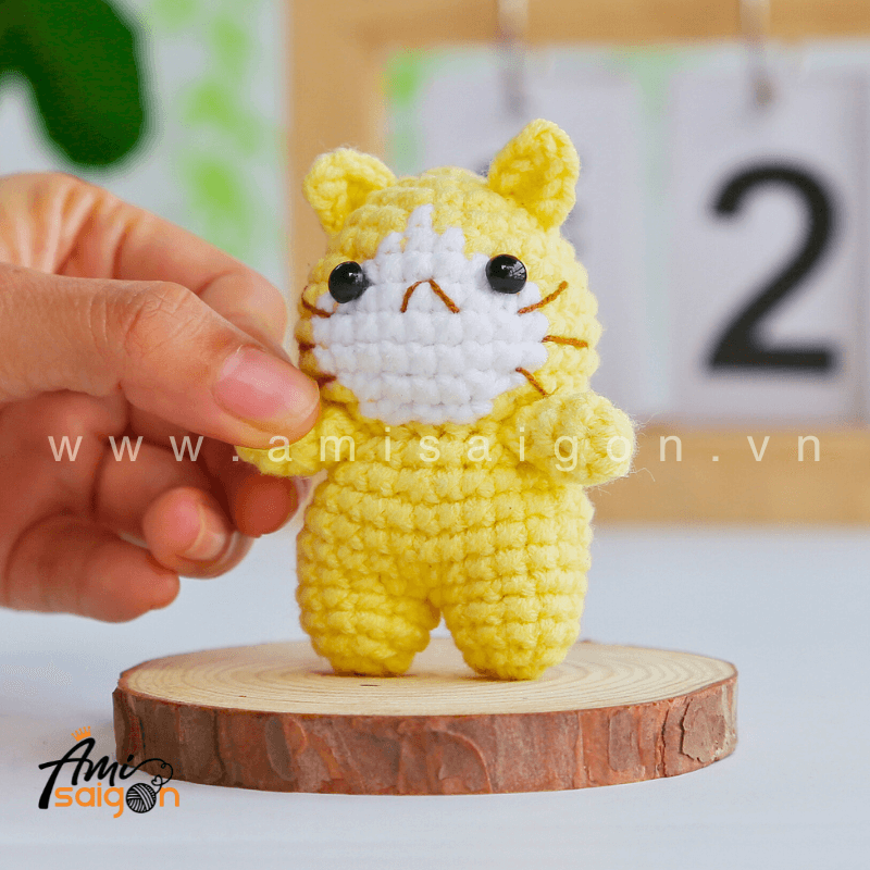 Tiny Amigurumi Cat - Free Crochet pattern by AmiSaigon