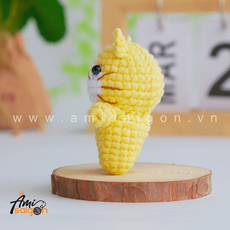 Tiny Amigurumi Cat - Free Crochet pattern by AmiSaigon
