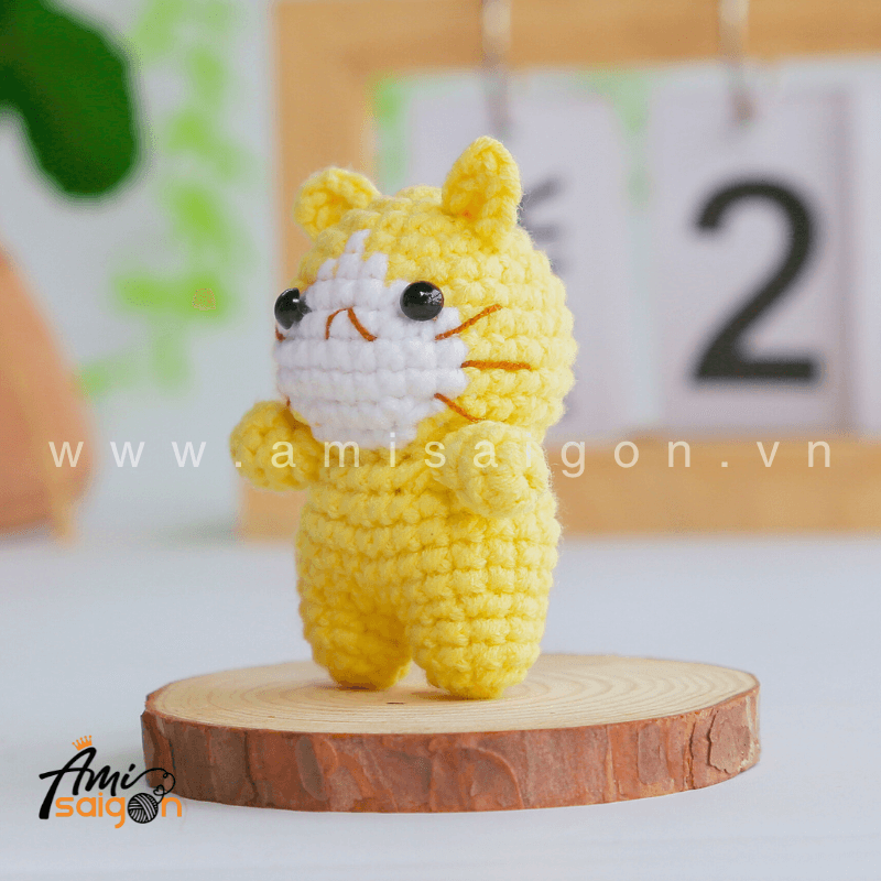 Tiny Amigurumi Cat - Free Crochet pattern by AmiSaigon