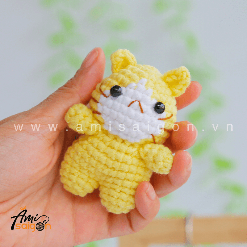 Tiny Amigurumi Cat - Free Crochet pattern by AmiSaigon