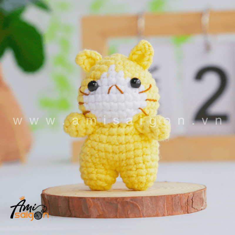 Tiny Amigurumi Cat - Free Crochet pattern by AmiSaigon