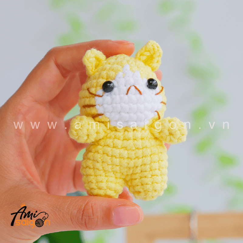 Tiny Amigurumi Cat - Free Crochet pattern by AmiSaigon