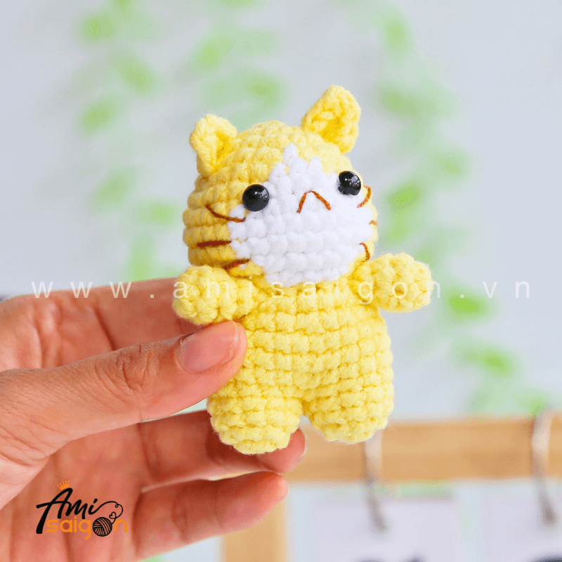 Tiny Amigurumi Cat - Free Crochet pattern by AmiSaigon
