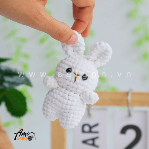 Little white bunny crochet amigurumi free pattern