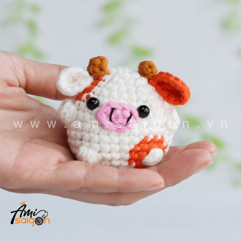 Amigurumi Cow- Free Crochet pattern by AmiSaigon