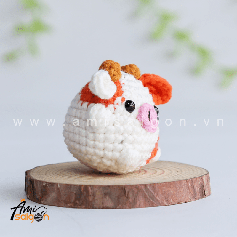 Amigurumi Cow- Free Crochet pattern by AmiSaigon