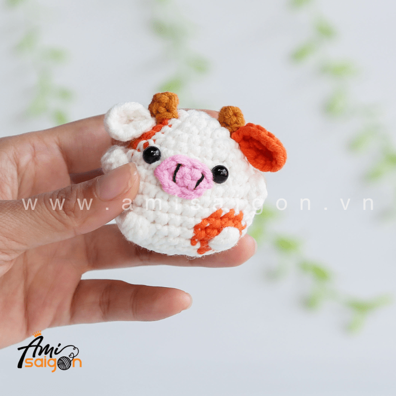 Amigurumi Cow- Free Crochet pattern by AmiSaigon