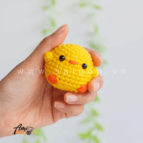 No-sew Tiny Chicken Amigurumi – Free and Easy Crochet Pattern