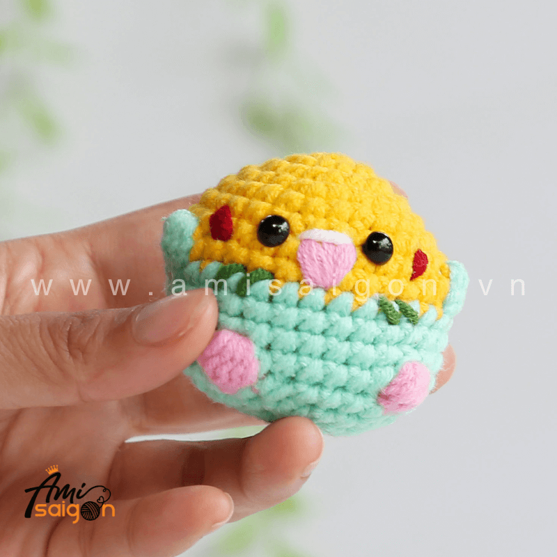 No-sew Tiny Bird Amigurumi - Free Crochet pattern by AmiSaigon