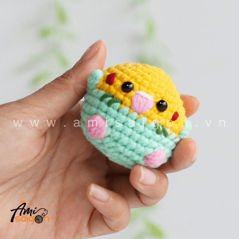No-sew Tiny Bird Amigurumi - Free Crochet pattern by AmiSaigon
