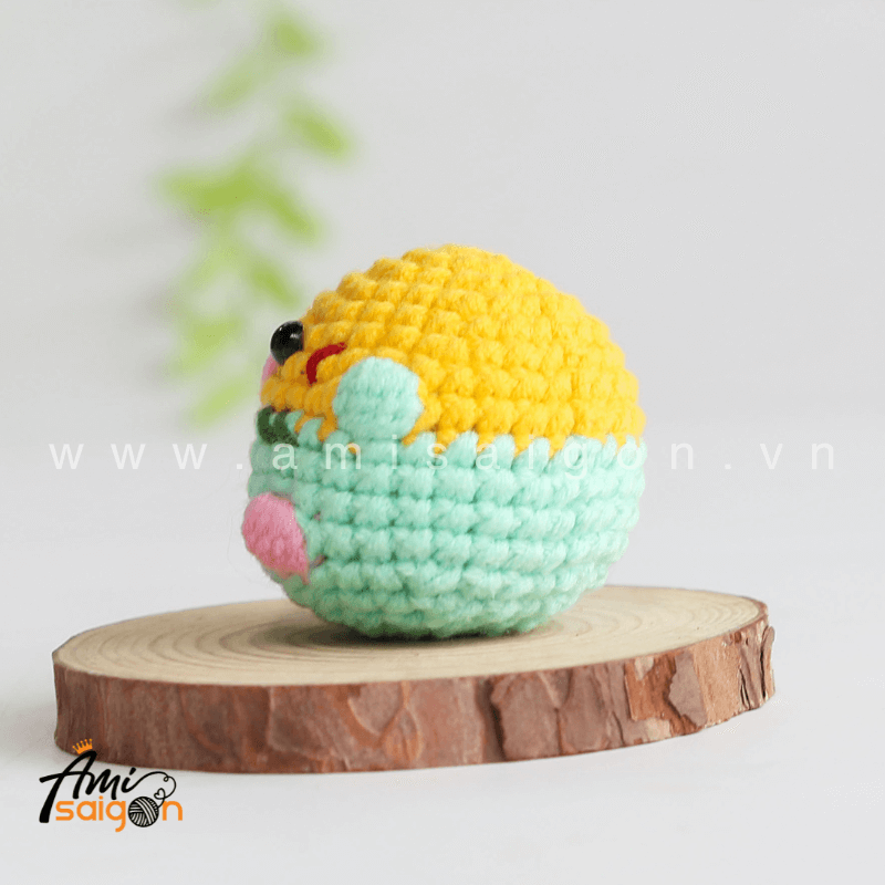 No-sew Tiny Bird Amigurumi - Free Crochet pattern by AmiSaigon