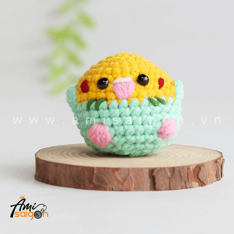 No-sew Tiny Bird Amigurumi - Free Crochet pattern by AmiSaigon