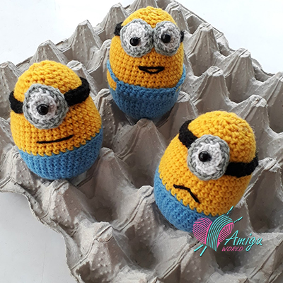 Egg Minion keychain – English Pattern