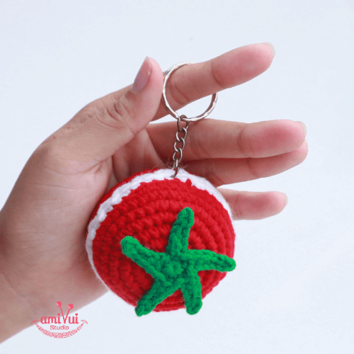 Free amigurumi Tomato keychain – English pattern