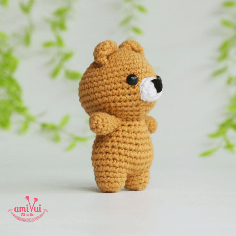 Small Bear amigurumi - Free crochet pattern by Amivui Studio