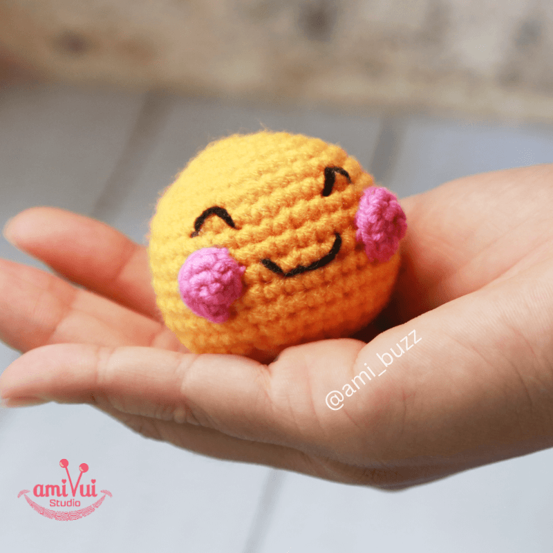 Emoji Icon amigurumi – Free crochet pattern by Amibuzz