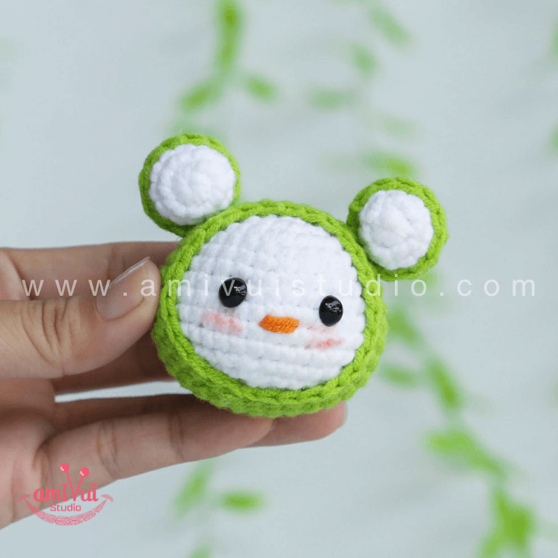 Tiny Frog amigurumi – Free crochet pattern by AmivuiStudio