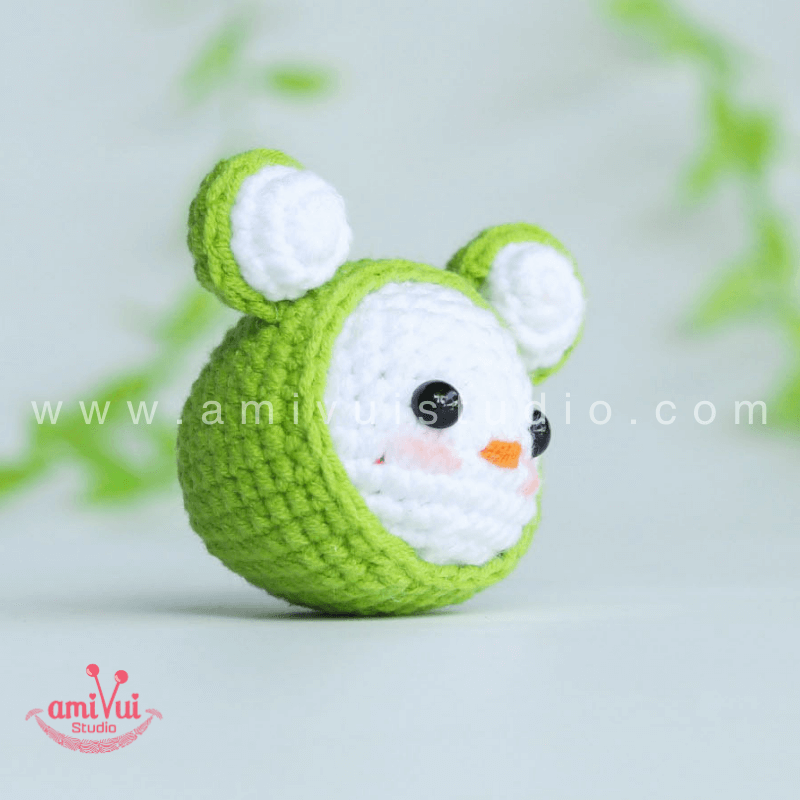 Tiny Frog amigurumi – Free crochet pattern by AmivuiStudio