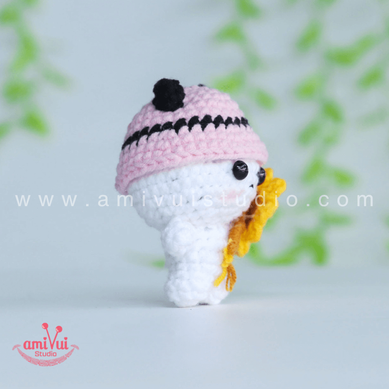 Crochet Panda with Flower - Free Amigurumi Pattern by AmivuiStudio