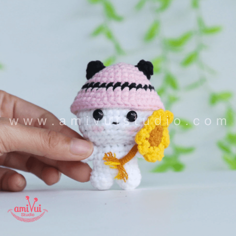 Crochet Panda with Flower - Free Amigurumi Pattern by AmivuiStudio