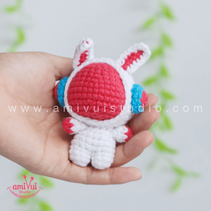 Crochet Astronaut Bunny - Free Amigurumi Pattern by AmivuiStudio