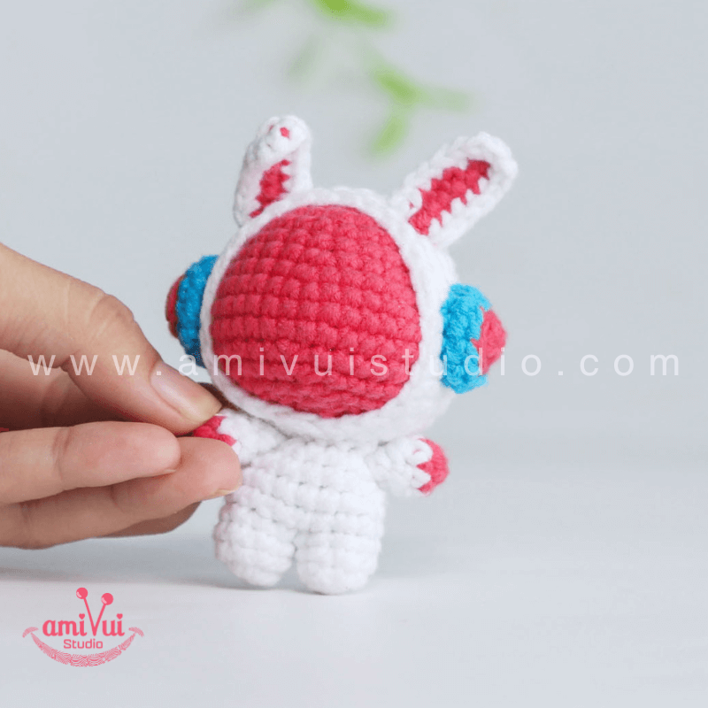 Crochet Astronaut Bunny - Free Amigurumi Pattern by AmivuiStudio