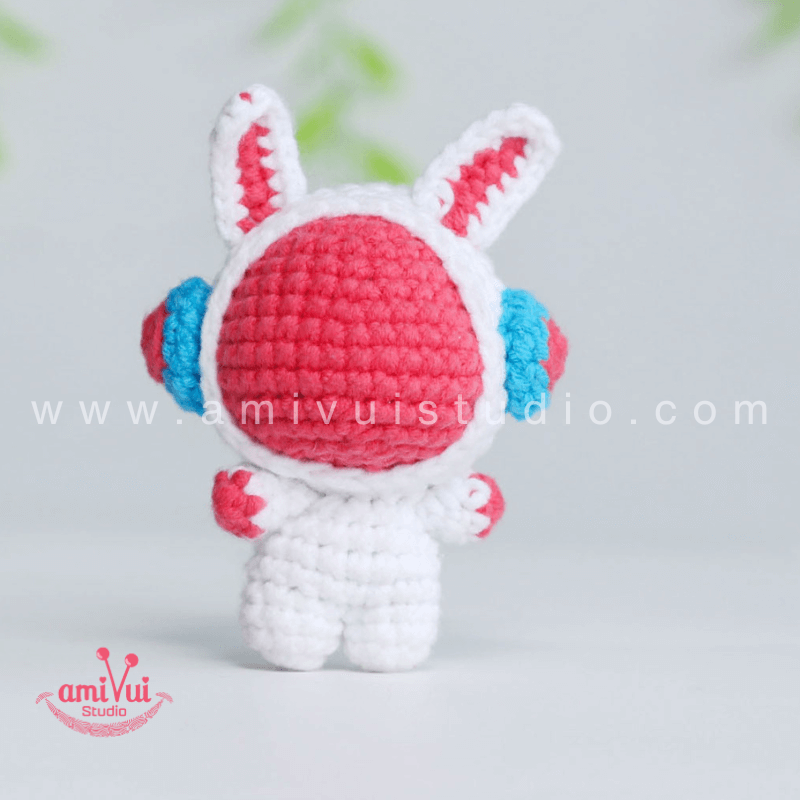 Crochet Astronaut Bunny - Free Amigurumi Pattern by AmivuiStudio