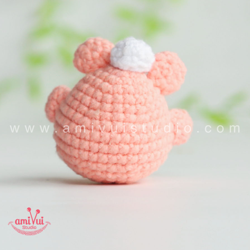 Crochet Mouse keychain - Free Amigurumi Pattern by AmivuiStudio