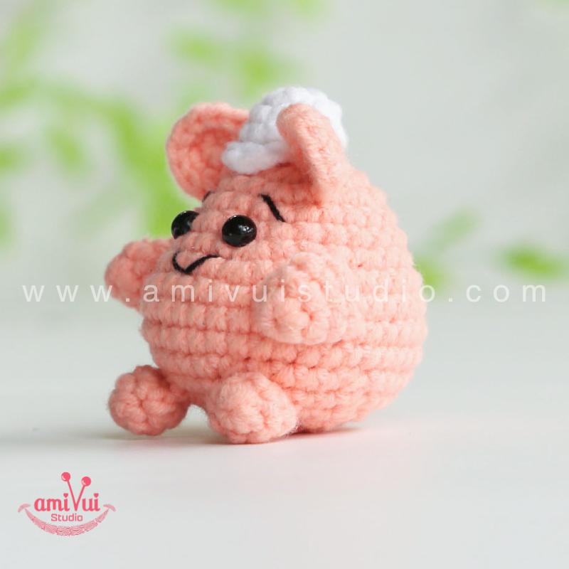Crochet Mouse keychain - Free Amigurumi Pattern by AmivuiStudio