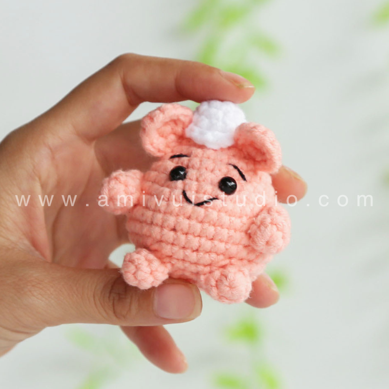Crochet Mouse keychain - Free Amigurumi Pattern by AmivuiStudio